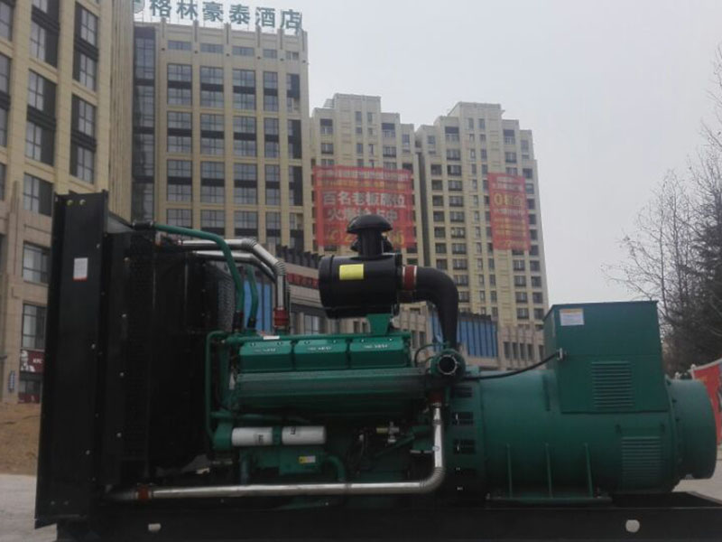 連鎖酒店采購一臺康明斯800KW柴油發電機組